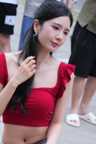 摸拍诗佳粤港澳车展热裤黑丝高跟