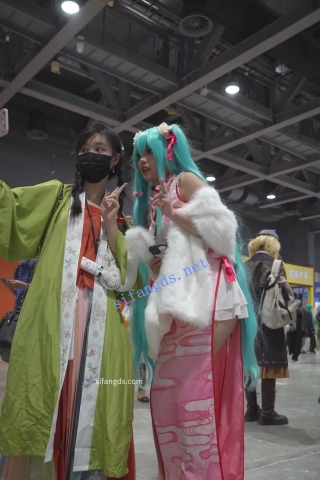 【xxn-226】初音旗袍cos小姐姐..美腿引人抄底..弯腰露屁股蛋