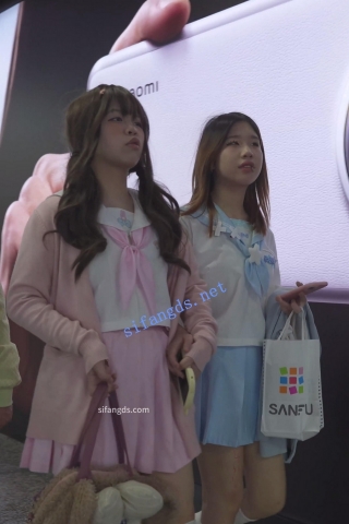 (BC-AA-382)一箭双雕制服jk小姐姐..蹲下走光..透心凉前后CD