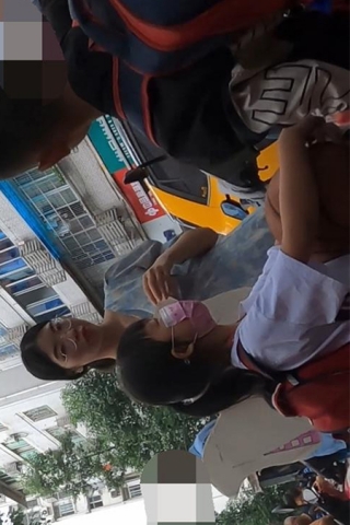 kc1543（空城原创）接孩子放学的辅导班老师，长裙肉色N夹进肥臀