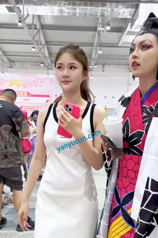 trump1421【KFC】吊带长裙美女和闺蜜逛街·白色微透内内前后CD