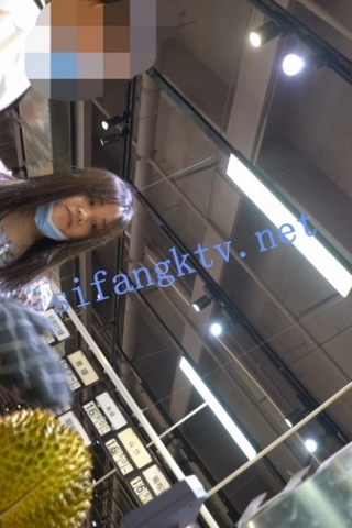 kc802（空城原创）逛超市的花裙小少妇，黑N紧裹肥臀