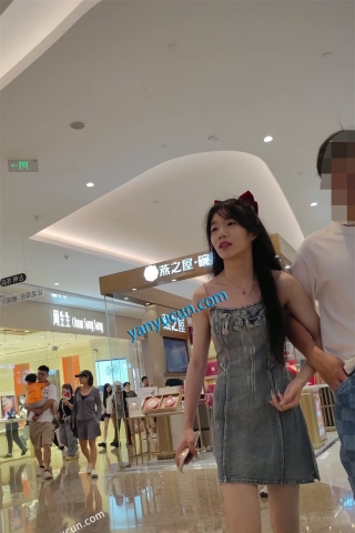 XM421蓝色牛仔连衣裙甜美小姐姐和男朋友逛街，蓝色内内