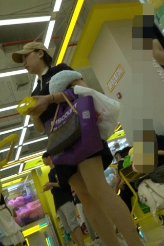 kc1516（空城原创）抓娃娃的黑裙少妇，可爱樱桃N夹翅膀