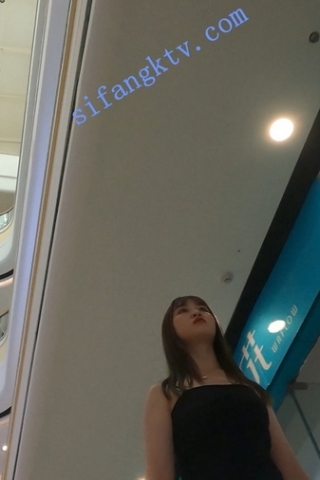 kc388（空城原创）微胖黑吊带裙小姐姐，淡紫小N包裹肉臀夹翅膀