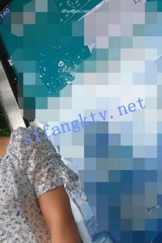 kc563（空城原创）花短裙小姐姐等公交车，高冷外表白缕空透明N