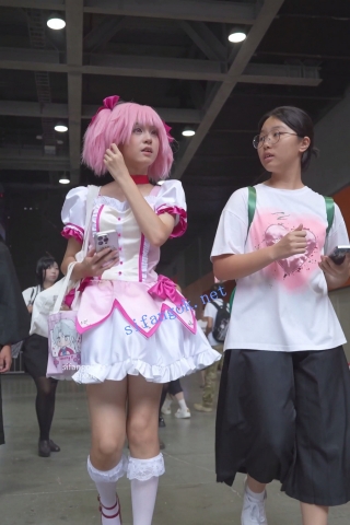 【xxn-345】小圆cos小姐姐逛街..窄内夹成丁勒出13缝前后CD