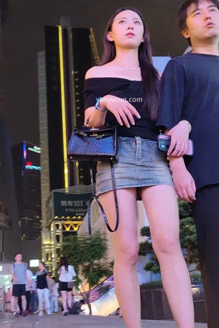 XM174蓝森牛仔短裙黑色细高跟极品美女，白色内