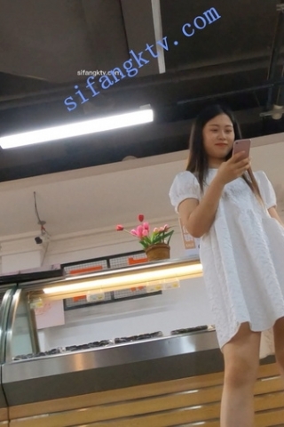 kc223（空城原创）超市购物的宽松白裙妹子，淡紫NN包裹翘臀