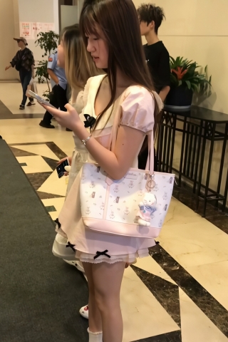 TK298-粉色连衣裙长腿美女开闪