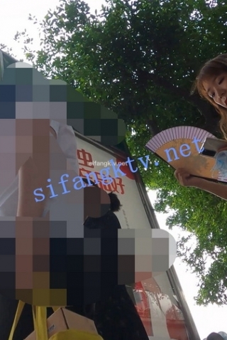 kc440（空城原创）等公交车的白裙少妇，薄丝肉色NN