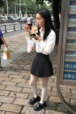 TK120原创CD 投稿 绑带丝袜妹子黑N开伞