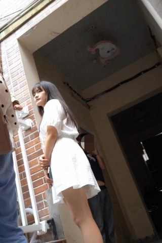 kc1470（空城原创）再遇kc1447美少妇接孩子，白裙微透天蓝N