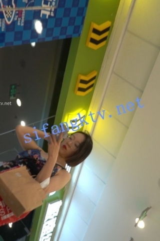 kc886（空城原创）商场问路吊带花裙眼镜小姐姐，粉色窄N