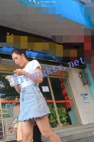 kc603（空城原创）性感身材小少妇送孩子上学，天蓝干净NN