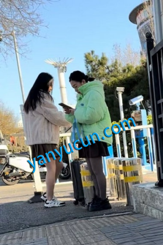 lh030 [CD抄底]CD抄底妹妹一路尾随到酒店屋里