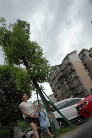 kc1463（空城原创）接弟弟放学的超短裙小姐姐，微透淡灰N裹肉臀