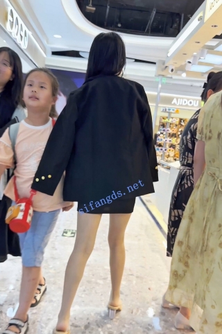 trump1119【KFC】⭐极品骚货..吊带超短裙骚内..怼着透明鞋臭丝袜脚CD.