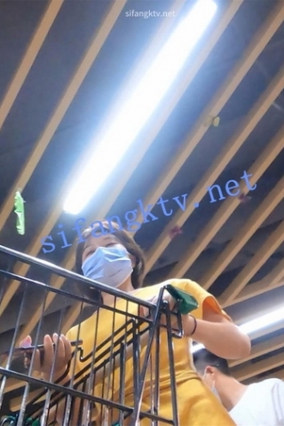 kc609（空城原创）逛超市的黄裙少妇，蕾丝边NN