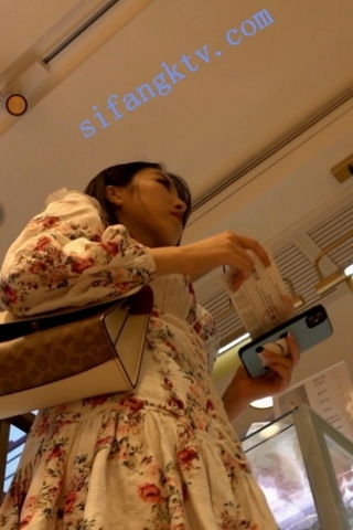 kc61（空城原创）精品！面包店买东西的花裙粉花纹缕空N美女