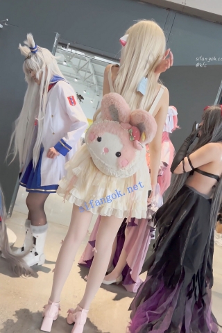 trump1338【KFC】身材超极品萝莉·腿控最爱·蝴蝶白丝腿劈M字露出白内