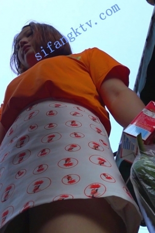 kc145（空城原创）逛菜市的卡通短裙微胖少妇，肉色NN包裹大屁股