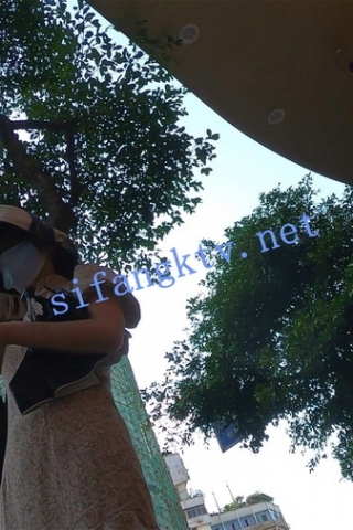 kc575（空城原创）等公交上班的花裙少妇，淡紫N湿了