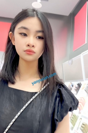 trump1448【KFC】长裙学生妹和闺蜜们化妆·可爱清纯白内低角度CD