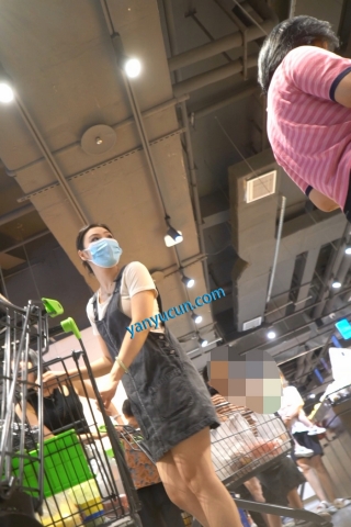 kc1608（空城原创）超短牛仔裙美女逛超市，干净天蓝N包裹肉臀