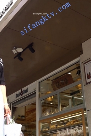 kc262（空城原创）路边等车的白色长裙少妇穿着透明白N