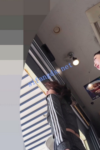 【日产精选】141地铁站CD三位女主。蕾丝内和丁字裤