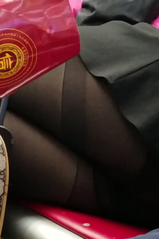 4k街拍候车厅睡着的黑丝