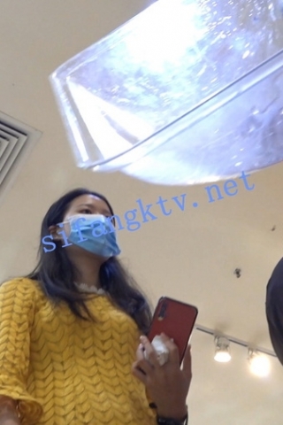 kc474（空城原创）黄裙少妇逛超市，里面是淡紫窄N