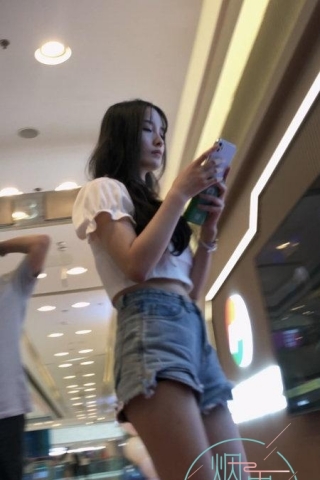 【KKCD㊙️】3204-抄底牛仔短裤小姐姐NN侧露