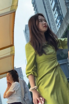 【㊙️新KingKCD】CD2389-2390//长裙熟女路边买小吃被