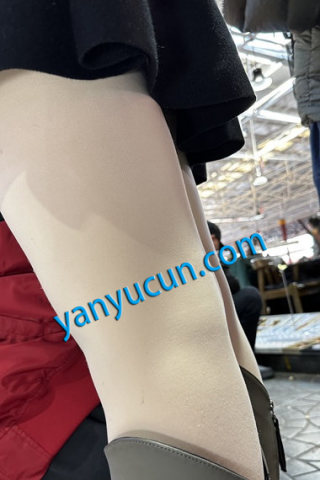 lh029[CD抄底]市场跟拍CD抄底肉丝短裙筒靴学生妹