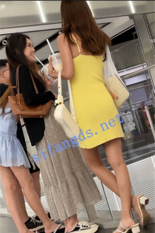 ⭐⭐⭐【KKCD㊙️】3306-清凉吊带美女发现镜头露出不屑神情