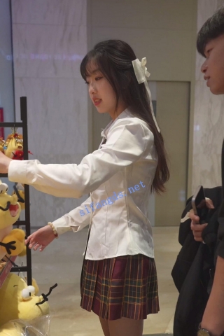 (BC-AA-405)制服jk小姐姐逛街..甜美可爱半蹲被CD..侧面露毛