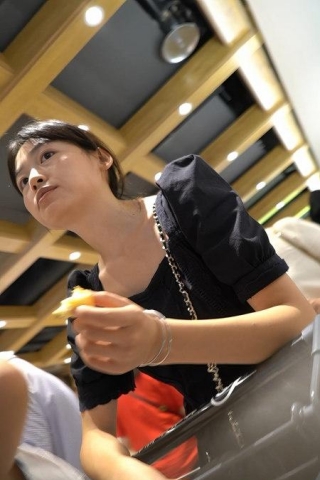 kc1524（空城原创）黑裙可爱小少妇逛超市，白色窄N夹成骚丁