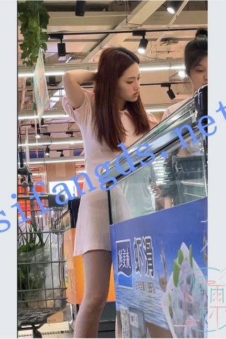 ⭐⭐⭐【KKCD㊙️】3235-CD小姐姐时突然伸进裙底抠大腿真刺激