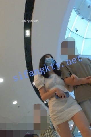 kc601（空城原创）和男友逛商场的白裙妹子，米白色NN