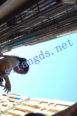 kc1291（空城原创）接孩子放学的白裙少妇，淡紫NN包裹肉臀