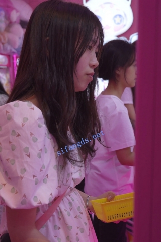 (BC-AA-427)花裙小姐姐和男友一起夹娃娃..前后CD花边粉内