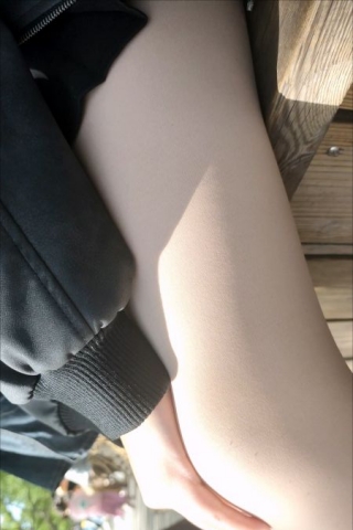 mt026【独家原创】女大生阳光下的丰满丝袜长腿